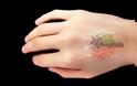 Το πρώτο «ζωντανό τατουάζ» στον κόσμο