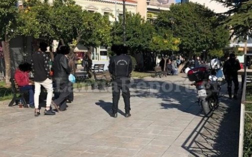 Λαμία: Την αγκάλιασε και της βούτηξε το σταυρό από το λαιμό - Φωτογραφία 1