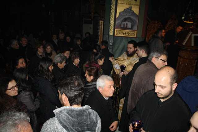 Συνεχίζεται το προσκύνημα των λειψάνων του Αγίου Ραφαήλ από τη Μυτιλήνη, που έχουν έλθει στον Ιερό Ναό Αγίας Τριάδος Αγρινίου (ΦΩΤΟ) - Φωτογραφία 3