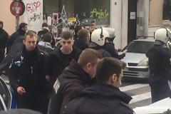 Οι οπαδοί της Ντιναμό Κιέβου έκαναν «γυαλιά καρφιά» μαγαζί στο Κολωνάκι