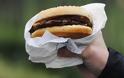 Ακόμη και η συσκευασία στα fast food είναι ανθυγιεινή, σύμφωνα με μελέτη