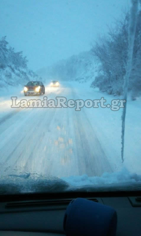 Σφοδρή χιονόπτωση: Μπλόκο στα φορτηγά προς Δομοκό - Με αλυσίδες τα ΙΧ - Φωτογραφία 5