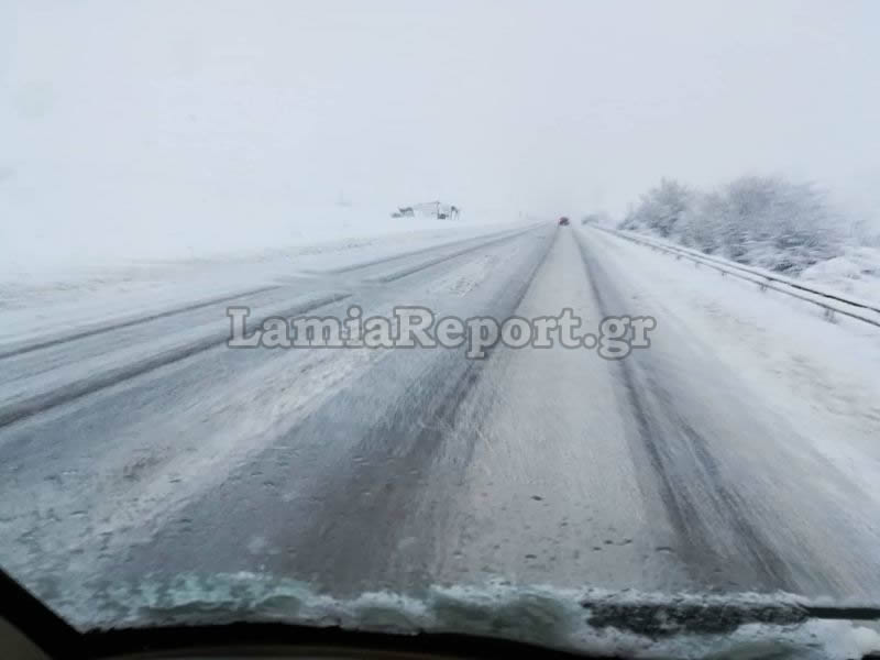 Σφοδρή χιονόπτωση: Μπλόκο στα φορτηγά προς Δομοκό - Με αλυσίδες τα ΙΧ - Φωτογραφία 7