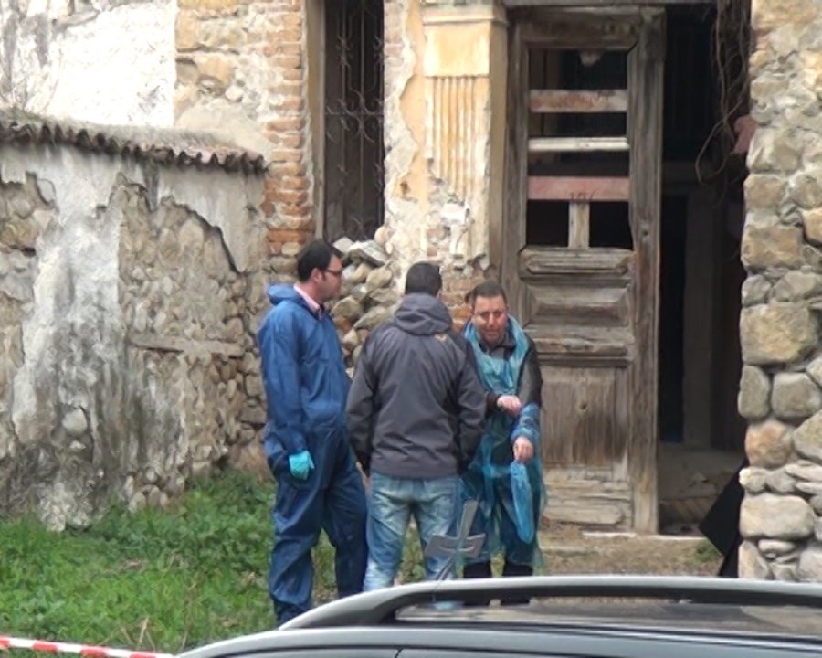 Θρίλερ με πτώμα άνδρα σε ακατοίκητο σπίτι στις Σέρρες - Δολοφονήθηκε άγρια με τσεκούρι - Φωτογραφία 2