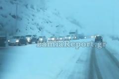 Σφοδρή χιονόπτωση σε Φθιώτιδα και Ευρυτανία: Με αλυσίδες τα ΙΧ στον Δομοκό