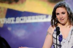 Η 31χρονη ηθοποιός Lena Dunham αποκάλυψε ότι υποβλήθηκε σε αφαίρεση μήτρας #Radio #grxpress #gossip #celebritiesnews