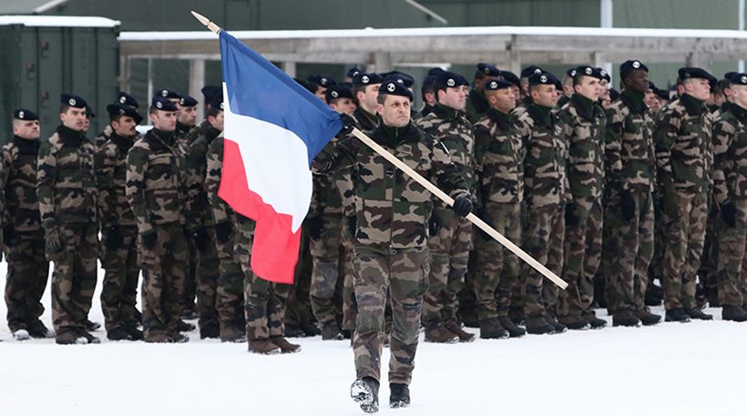 Γαλλία: Ο Μακρόν κάνει υποχρεωτική τη στρατιωτική θητεία για άνδρες και γυναίκες - Φωτογραφία 1
