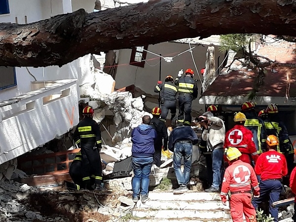 Πραγματική κατεδάφιση κτιρίου στην Κρήτη για να γίνει άσκηση σεισμού - Φωτογραφία 2