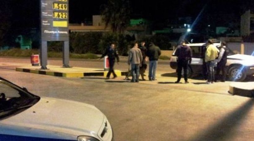 Τρόμος στην Κρήτη: Κουκουλοφόρος ληστής «χτύπησε» βενζινάδικο - Φωτογραφία 1