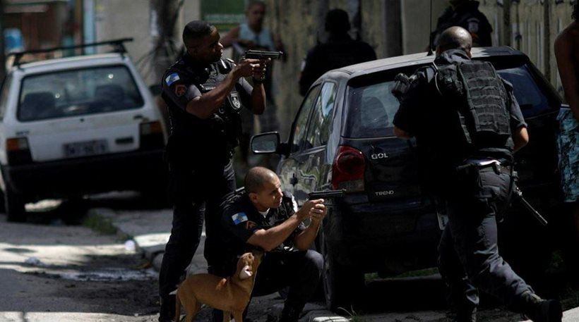 Χάος στο καρναβάλι του Ρίο ντε Τζανέιρο - Στα χέρια του στρατού η ασφάλεια - Φωτογραφία 1