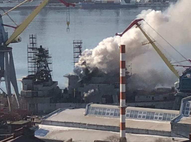 Φωτιά σε ρωσικό καταδρομικό στο λιμάνι του Βλαδιβοστόκ - Φωτογραφία 3