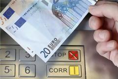 Capital controls: Αλλάζει το όριο αναλήψεων χρημάτων