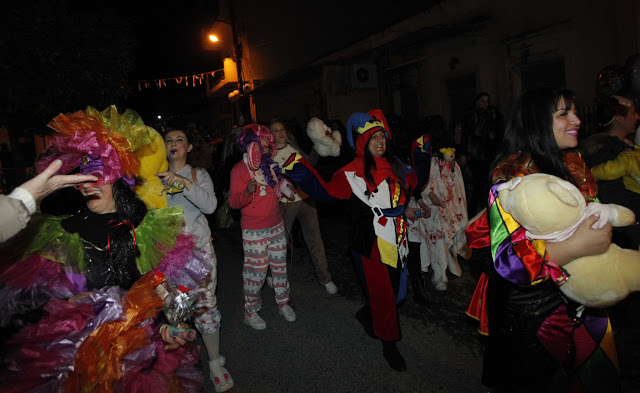 Πραγματοποιήθηκε η Καρναβαλική Βραδινή Παρέλαση στον ΑΣΤΑΚΟ (ΦΩΤΟ) - Φωτογραφία 10