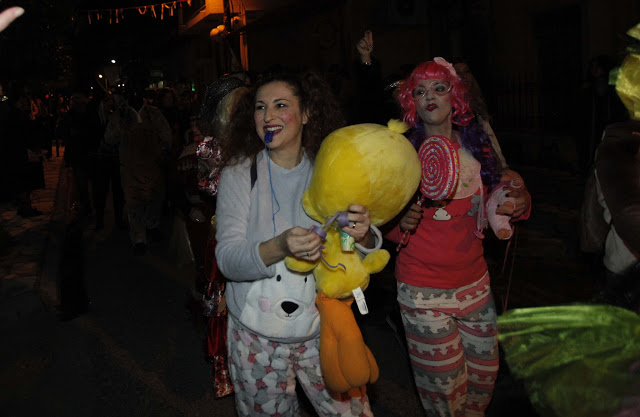 Πραγματοποιήθηκε η Καρναβαλική Βραδινή Παρέλαση στον ΑΣΤΑΚΟ (ΦΩΤΟ) - Φωτογραφία 12
