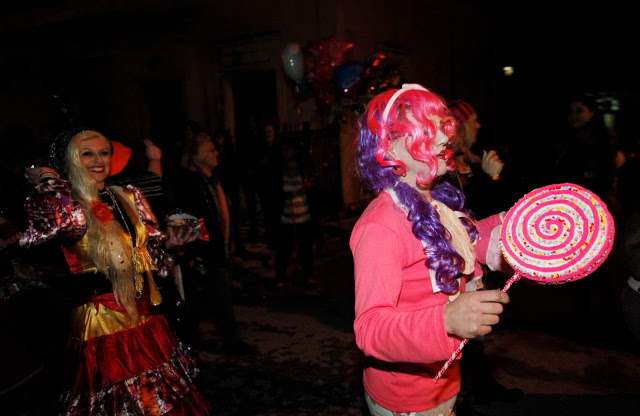 Πραγματοποιήθηκε η Καρναβαλική Βραδινή Παρέλαση στον ΑΣΤΑΚΟ (ΦΩΤΟ) - Φωτογραφία 14