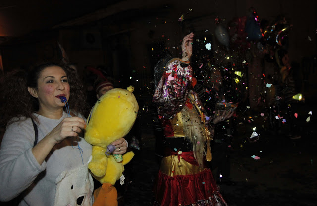 Πραγματοποιήθηκε η Καρναβαλική Βραδινή Παρέλαση στον ΑΣΤΑΚΟ (ΦΩΤΟ) - Φωτογραφία 18