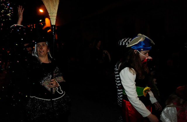 Πραγματοποιήθηκε η Καρναβαλική Βραδινή Παρέλαση στον ΑΣΤΑΚΟ (ΦΩΤΟ) - Φωτογραφία 23