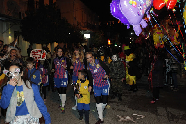Πραγματοποιήθηκε η Καρναβαλική Βραδινή Παρέλαση στον ΑΣΤΑΚΟ (ΦΩΤΟ) - Φωτογραφία 30