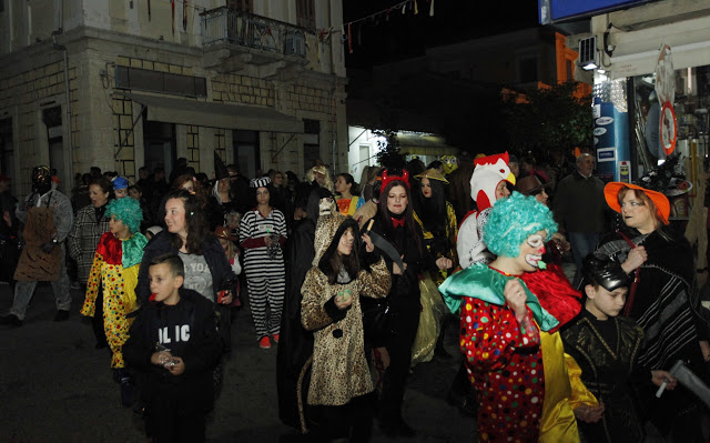 Πραγματοποιήθηκε η Καρναβαλική Βραδινή Παρέλαση στον ΑΣΤΑΚΟ (ΦΩΤΟ) - Φωτογραφία 35