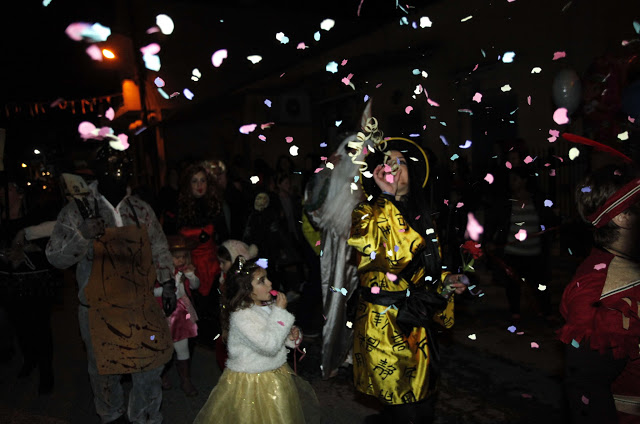 Πραγματοποιήθηκε η Καρναβαλική Βραδινή Παρέλαση στον ΑΣΤΑΚΟ (ΦΩΤΟ) - Φωτογραφία 4