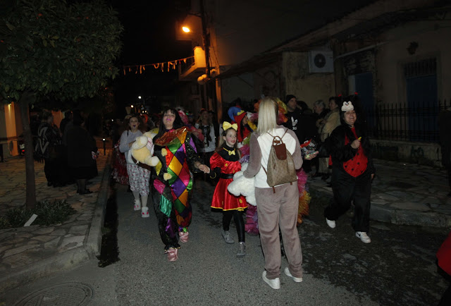 Πραγματοποιήθηκε η Καρναβαλική Βραδινή Παρέλαση στον ΑΣΤΑΚΟ (ΦΩΤΟ) - Φωτογραφία 7
