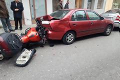 Αγρίνιο: Τροχαίο στην Εθνικής Αντιστάσεως – τον έσωσε το κράνος (φωτο)