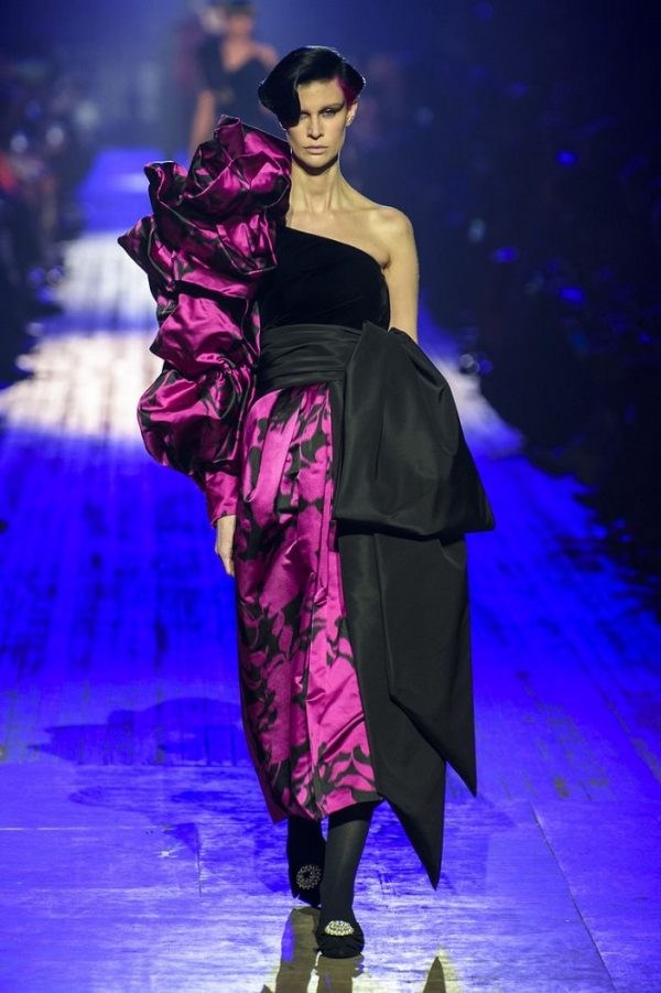 H εβδομάδα μόδας της Νέας Υόρκης έριξε αυλαία με το ξεχωριστό catwalk του Marc Jacobs  #survivorGR  #fashionista #fashionstyle #fashionable #trend #trendy - Φωτογραφία 5
