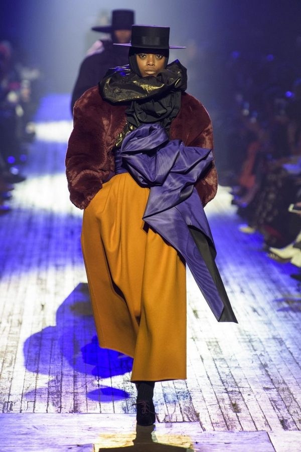 H εβδομάδα μόδας της Νέας Υόρκης έριξε αυλαία με το ξεχωριστό catwalk του Marc Jacobs  #survivorGR  #fashionista #fashionstyle #fashionable #trend #trendy - Φωτογραφία 7