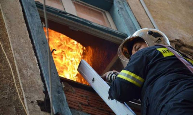 Nεκρός 60χρονος από πυρκαγιά σε διαμέρισμα στη Νίκαια - Φωτογραφία 1
