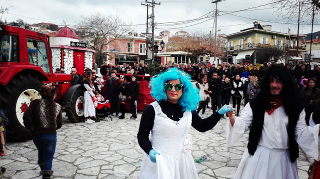 Πολύς κόσμος στο καρναβάλι και στο βλάχικο γάμο στο ΜΟΝΑΣΤΗΡΑΚΙ Βόνιτσας (ΠΟΛΛΕΣ ΦΩΤΟ) - Φωτογραφία 11
