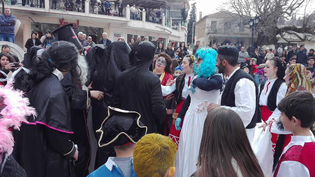 Πολύς κόσμος στο καρναβάλι και στο βλάχικο γάμο στο ΜΟΝΑΣΤΗΡΑΚΙ Βόνιτσας (ΠΟΛΛΕΣ ΦΩΤΟ) - Φωτογραφία 19