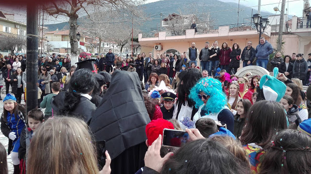 Πολύς κόσμος στο καρναβάλι και στο βλάχικο γάμο στο ΜΟΝΑΣΤΗΡΑΚΙ Βόνιτσας (ΠΟΛΛΕΣ ΦΩΤΟ) - Φωτογραφία 22