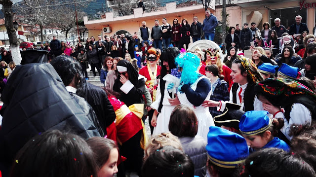 Πολύς κόσμος στο καρναβάλι και στο βλάχικο γάμο στο ΜΟΝΑΣΤΗΡΑΚΙ Βόνιτσας (ΠΟΛΛΕΣ ΦΩΤΟ) - Φωτογραφία 23