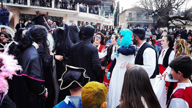 Πολύς κόσμος στο καρναβάλι και στο βλάχικο γάμο στο ΜΟΝΑΣΤΗΡΑΚΙ Βόνιτσας (ΠΟΛΛΕΣ ΦΩΤΟ) - Φωτογραφία 3