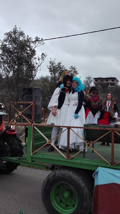 Πολύς κόσμος στο καρναβάλι και στο βλάχικο γάμο στο ΜΟΝΑΣΤΗΡΑΚΙ Βόνιτσας (ΠΟΛΛΕΣ ΦΩΤΟ) - Φωτογραφία 39