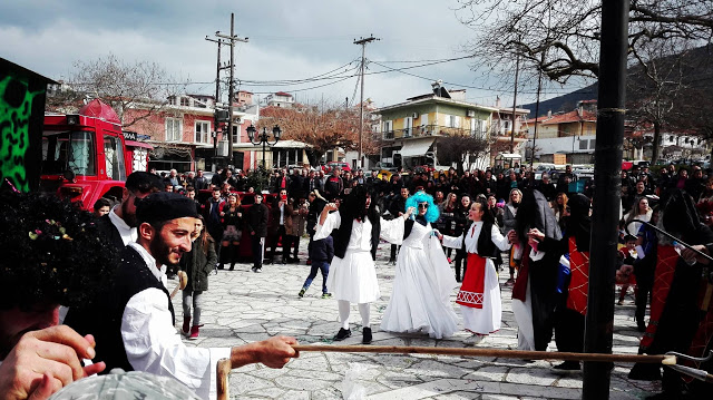 Πολύς κόσμος στο καρναβάλι και στο βλάχικο γάμο στο ΜΟΝΑΣΤΗΡΑΚΙ Βόνιτσας (ΠΟΛΛΕΣ ΦΩΤΟ) - Φωτογραφία 5