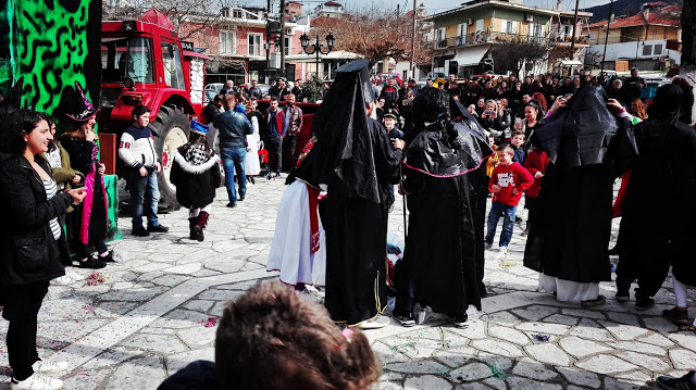 Πολύς κόσμος στο καρναβάλι και στο βλάχικο γάμο στο ΜΟΝΑΣΤΗΡΑΚΙ Βόνιτσας (ΠΟΛΛΕΣ ΦΩΤΟ) - Φωτογραφία 7