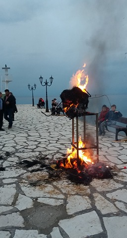 Με γλέντι η καύση του ΓΛΗΓΟΡΑΚΗ στη ΒΟΝΙΤΣΑ (ΒΙΝΤΕΟ) - Φωτογραφία 10