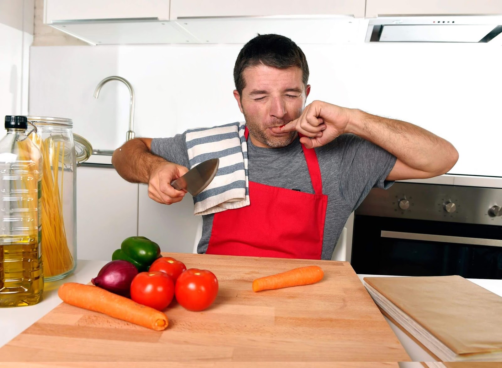 6 διάσημοι chef αποκαλύπτουν τα χειρότερα ατυχήματα στην κουζίνα τους - Φωτογραφία 1