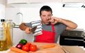 6 διάσημοι chef αποκαλύπτουν τα χειρότερα ατυχήματα στην κουζίνα τους