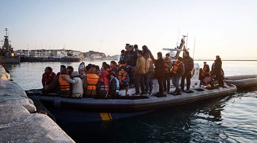 Οικογένειες με παιδιά οι Τούρκοι ζητούν άσυλο - Φωτογραφία 1