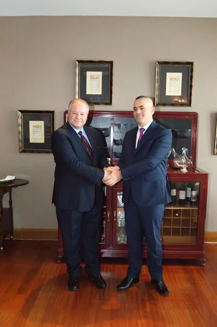 Συνάντηση του Κωνσταντίνου Τσουβάλα με τον νέο αρχηγό της αλβανικής αστυνομίας - Φωτογραφία 2