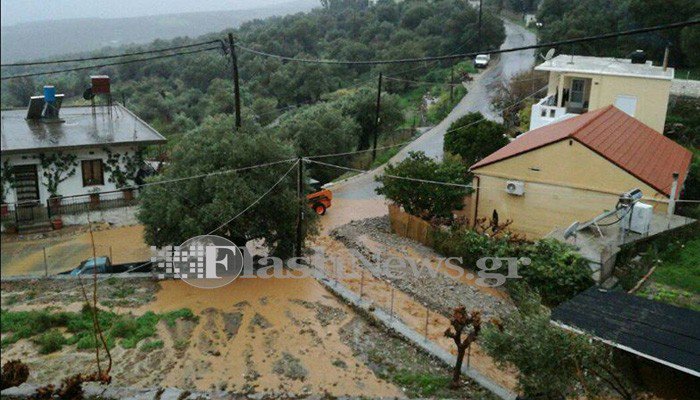 Έντονη βροχόπτωση στα Σφακιά της Κρήτης: Πλημμύρισαν σπίτια - Έκλεισαν δρόμοι - Φωτογραφία 2