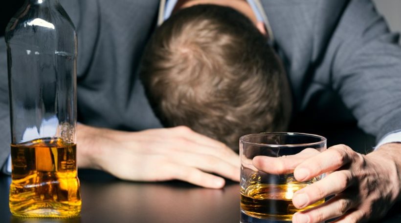 Το πολύ αλκοόλ προκαλεί βλάβες στον εγκέφαλο και τελικά άνοια - Φωτογραφία 1