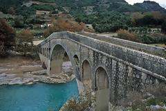 Κινδυνεύουν με κατάρρευση τρία πέτρινα γεφύρια στην Αιτωλοακαρνανία, ένα από αυτά και στην  Πάλαιρο!