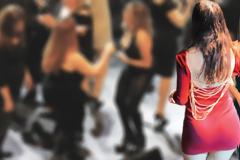 Όργανα της τάξης έβγαλαν τις στολές και το έριξαν στον χορό - Τσιφτετέλια στην πίστα από αστυνομικίνες που τρέλαναν κόσμο [photos]