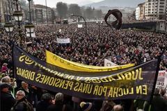 Ισπανία: Χιλιάδες πολίτες στους δρόμους για «αξιοπρεπή» εισοδήματα και συντάξεις