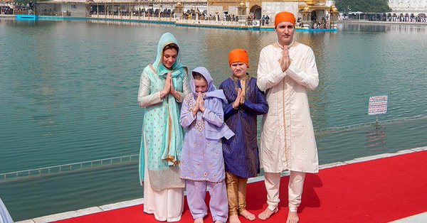 Ο Τριντό κάνει επίσκεψη στην Ινδία ντυμένος σταρ του... Μπόλιγουντ! - Φωτογραφία 2