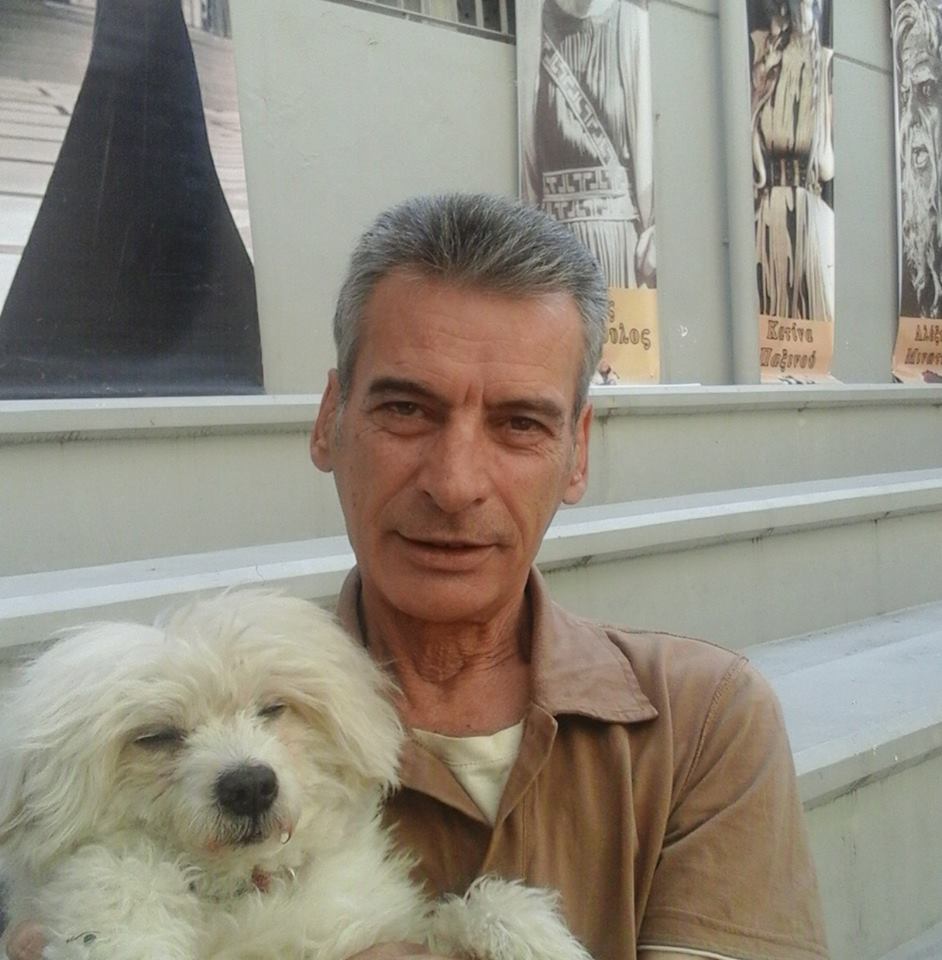 Σε απόγνωση γνωστός Έλληνας ηθοποιός – Τον πετάνε στον δρόμο μαζί με τον σκύλο του! #grxpress #gossip #celebritiesnews #tatouaz  #ftiaksekafe #ToPrwino #happyday #starkoukou #Eleni - Φωτογραφία 2