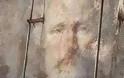 Θαύμα: Το πρόσωπο του Αγίου Νικολάου εμφανίζεται σε ξύλινη πόρτα
